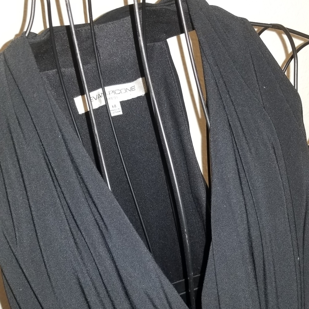 Dress - Picture 2 of 6